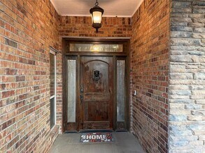 16616 Moorgate Ln in Edmond, OK - Foto de edificio - Building Photo