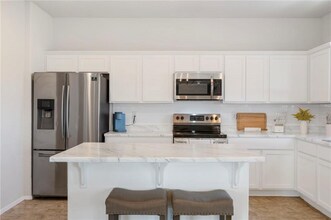 990 Macy Ln in Elkins, AR - Building Photo - Building Photo