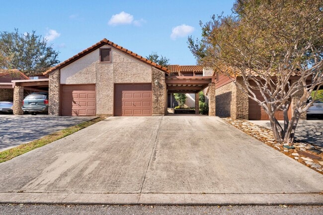 105 Caleta Beach in San Antonio, TX - Building Photo - Building Photo