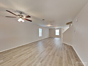 1042 Condor Dr in Grand Prairie, TX - Building Photo - Building Photo