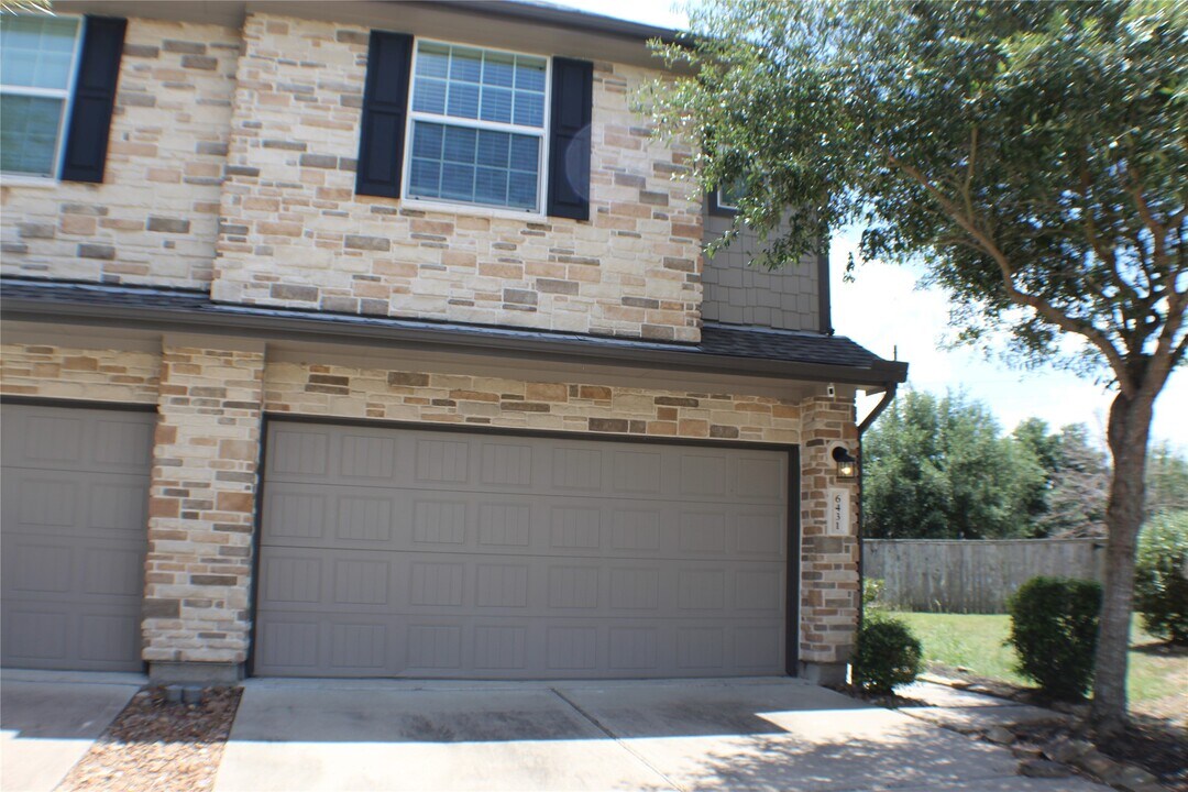 6431 Densberry Ln in Katy, TX - Building Photo