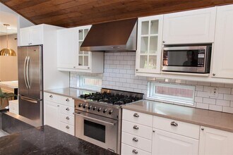 903 Herndon Ln in Austin, TX - Building Photo - Building Photo