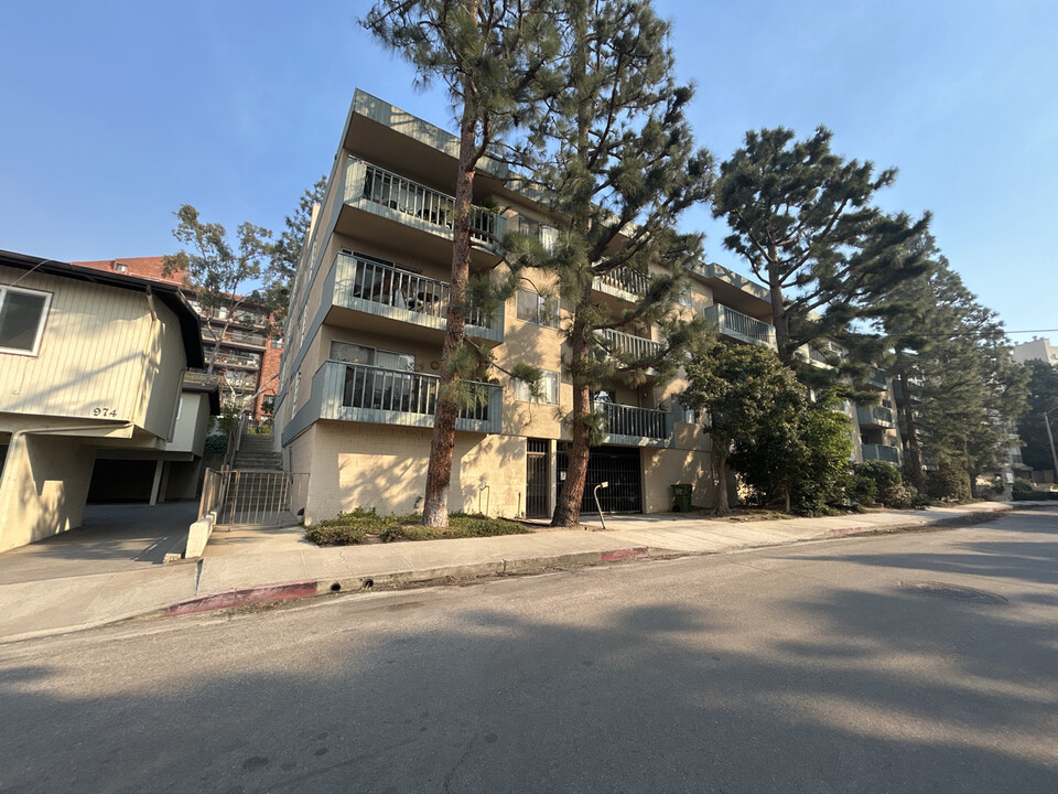 Temescal View Apartments in Pacific Palisades, CA - Building Photo