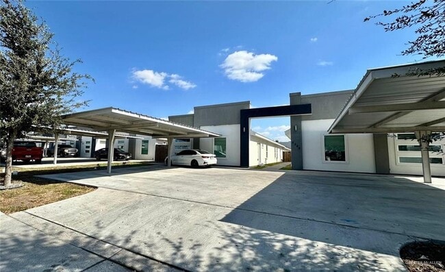 12 S Colt Ln