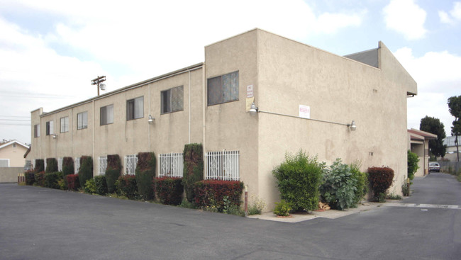 2029 Darwin Ave in Los Angeles, CA - Foto de edificio - Building Photo