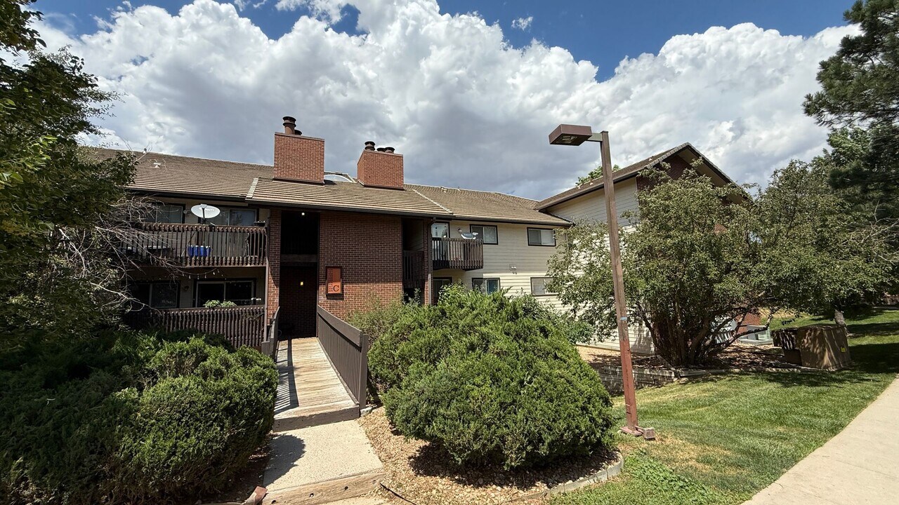 14602 E 2nd Ave in Aurora, CO - Building Photo
