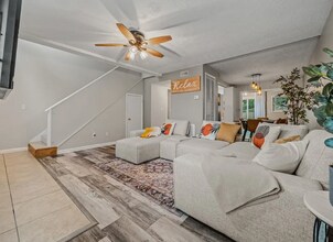 301 Deerpoint Dr in Hendersonville, TN - Foto de edificio - Building Photo