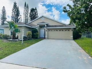 2549 Canterbury Dr N in Riviera Beach, FL - Building Photo - Building Photo