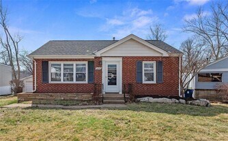 10228 St Arsene Ln in St. Ann, MO - Building Photo