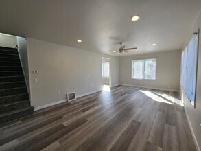 320-322 Goethals Dr in Richland, WA - Building Photo - Building Photo