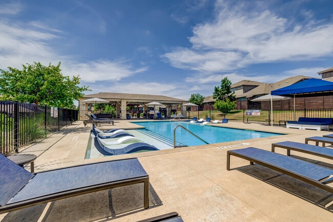 Townes on Tenth Townhomes in Pflugerville, TX - Foto de edificio - Building Photo