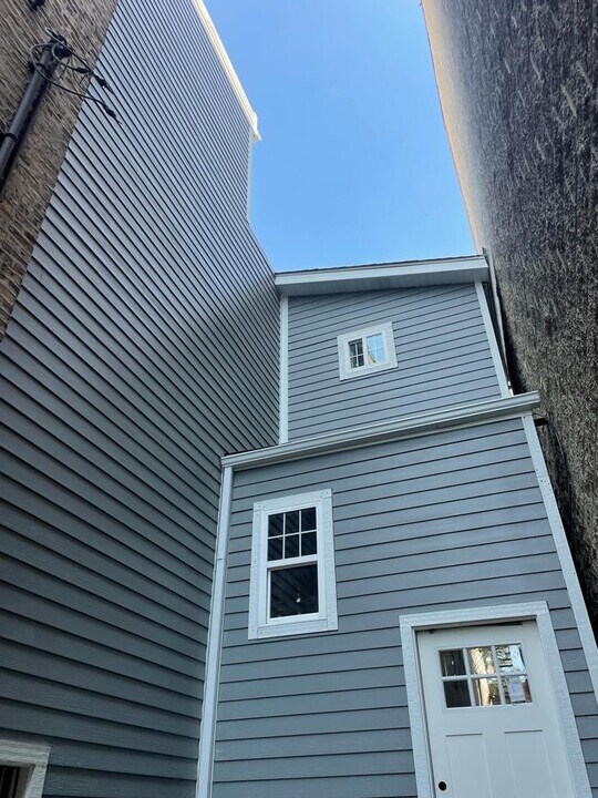 831 S Western Ave in Chicago, IL - Building Photo