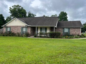 15457 Woody Dr in Gulfport, MS - Building Photo