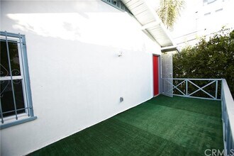 1040 N Crescent Heights Blvd-Unit -1/2 in West Hollywood, CA - Building Photo - Building Photo