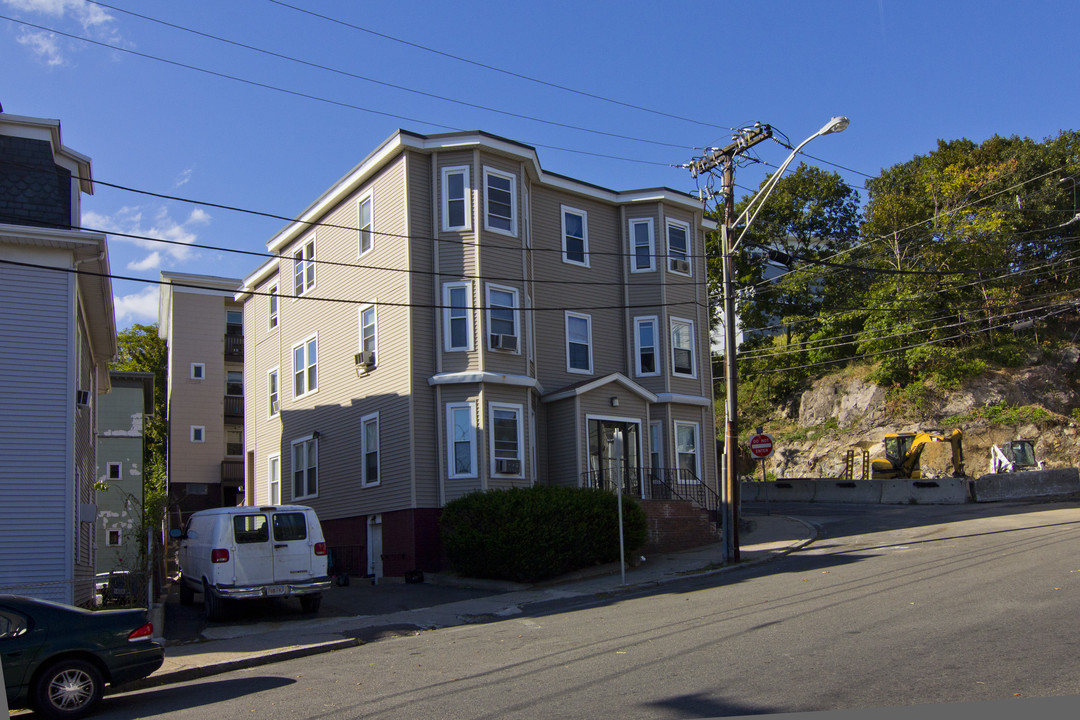 551 Essex St in Lynn, MA - Foto de edificio