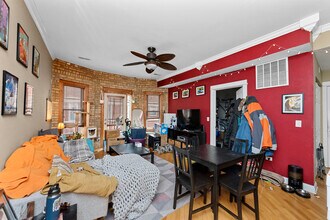 1340 W Greenleaf Ave, Unit 3C in Chicago, IL - Building Photo - Building Photo