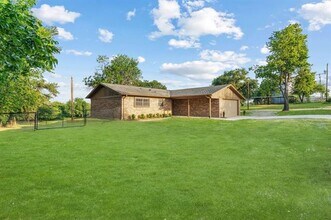 140 Parsonage St in Azle, TX - Building Photo - Building Photo