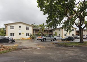 Sunriser Place in Sunrise, FL - Foto de edificio - Building Photo