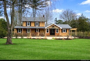 85 Lewis Rd in East Quogue, NY - Building Photo