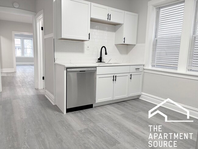 2937 N Fairfield Ave, Unit 1