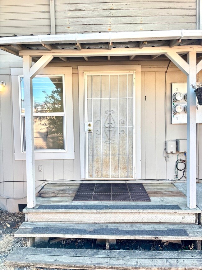 property at 1007 W Main St