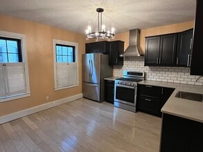 11 Starr St, Unit Front in New London, CT - Building Photo - Building Photo