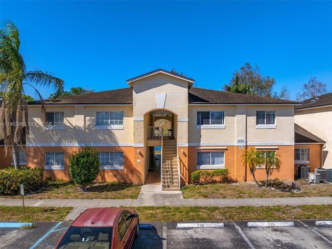 3660 N 56th Ave in Hollywood, FL - Building Photo - Building Photo