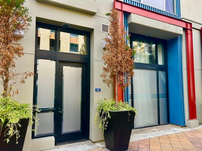 300 E 4th St, Unit 101 in Long Beach, CA - Building Photo - Building Photo