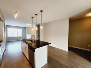 1480 Watt Dr SW in Edmonton, AB - Building Photo - Building Photo