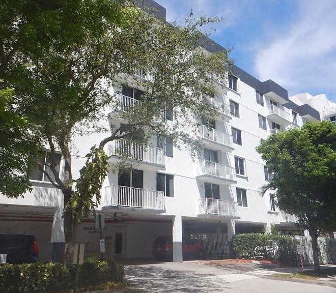 126 17th SW Rd, Unit 206 in Miami, FL - Foto de edificio