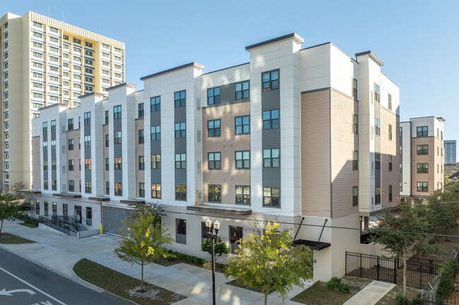 Ashley Square in Jacksonville, FL - Foto de edificio - Building Photo