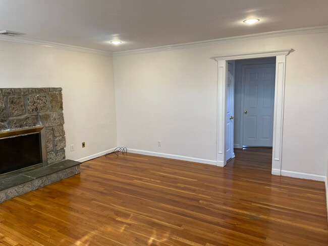 14 /A yet in Bellmore, NY - Foto de edificio - Building Photo