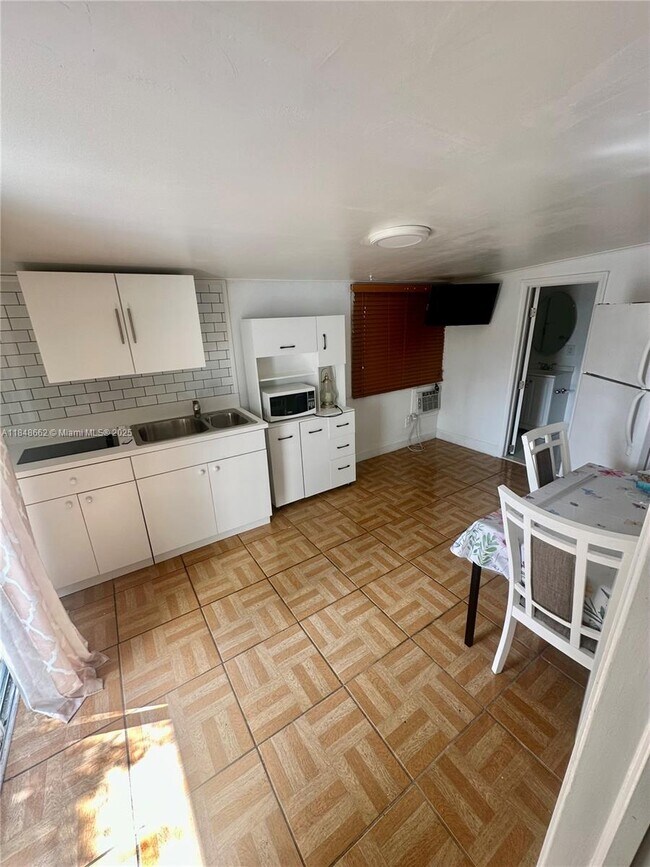 3050 SW 51st Ave in Davie, FL - Building Photo - Building Photo