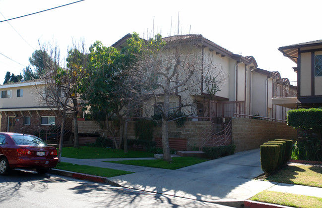 522 E Maple St in Glendale, CA - Foto de edificio - Building Photo