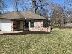 518 SE Lee Haven Dr in Lee's Summit, MO - Building Photo