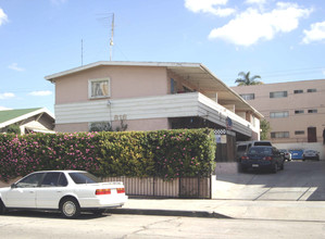 816 Gramercy Dr in Los Angeles, CA - Building Photo - Building Photo