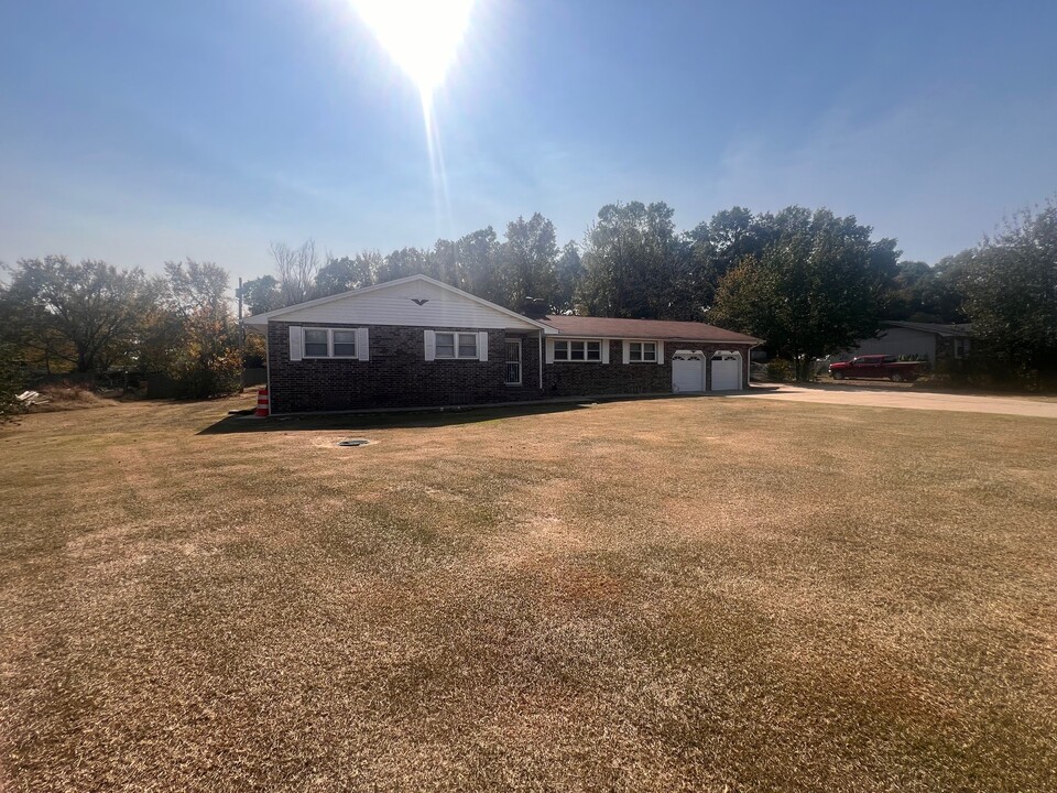 10 Earl Dr in Conway, AR - Foto de edificio