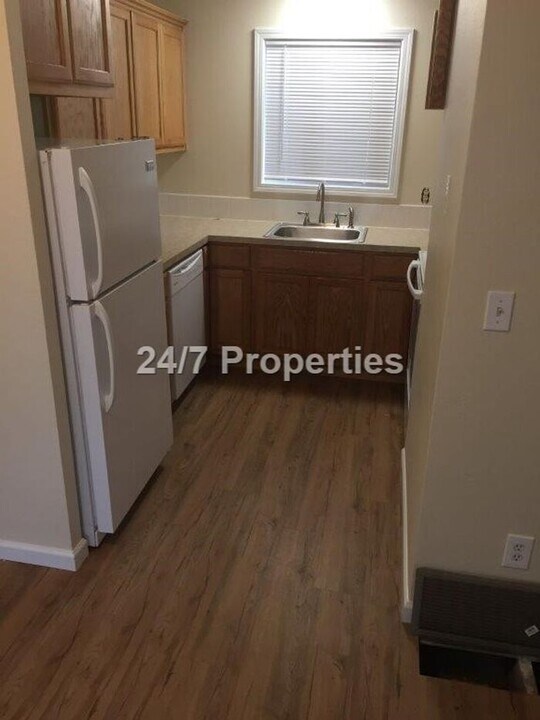 1315 NE 181st Ave-Unit -1 in Portland, OR - Foto de edificio