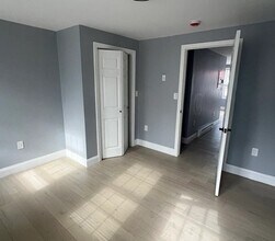 5 Willet St in Quincy, MA - Building Photo - Building Photo