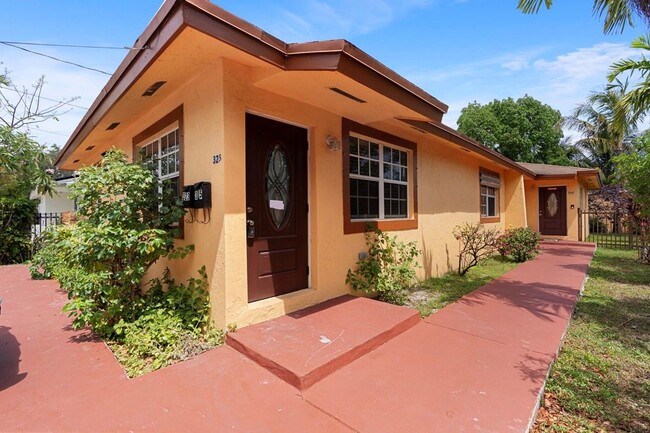 323 NW 97th St, Unit 1