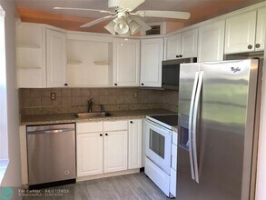 70 Normandy B in Delray Beach, FL - Building Photo - Building Photo
