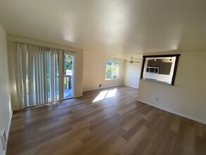 21906 54th Ave W in Mountlake Terrace, WA - Foto de edificio - Building Photo