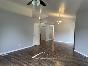 614 Alturas St in Nampa, ID - Building Photo - Building Photo