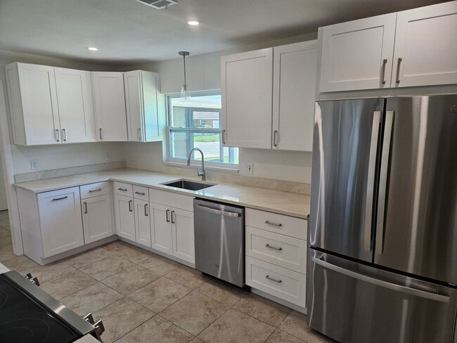 12551 79th Ave in Seminole, FL - Building Photo - Building Photo
