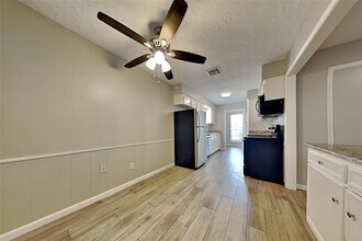 1927 Hilton Head Dr in Missouri City, TX - Building Photo - Building Photo