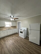 220 N Main St in Arlington, OH - Foto de edificio - Building Photo