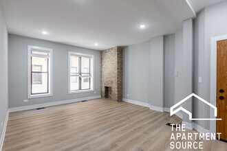 454 W Belden Ave, Unit 1 in Chicago, IL - Foto de edificio - Building Photo