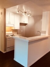 18645 Hatteras St, Unit 404 in Tarzana, CA - Building Photo - Building Photo