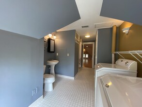 2641 Highland Ave, Unit 2 in Cincinnati, OH - Building Photo - Building Photo