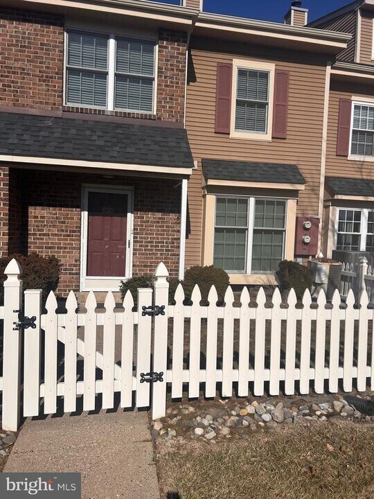 620B Palmer Ln in Yardley, PA - Foto de edificio